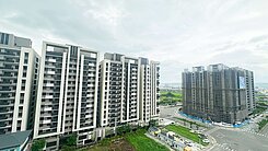 專任｜台中港特區輕屋齡高樓層三房平車｜出價談