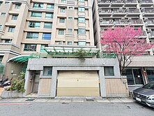 🏡專任A8靜巷華廈稀有挑高夾層庭院戶雙車