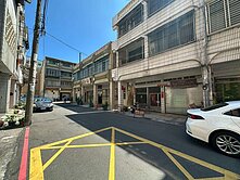 近鳳山大東捷運站，大地坪透天/大東國小~