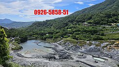 龍鳳谷臨路農地