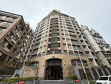 竹北絕版高鐵特區3+1房雙平車