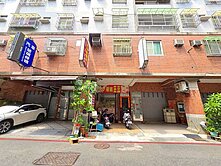 真划算榮總商圈10米街上1+2樓挑高店面加平車位