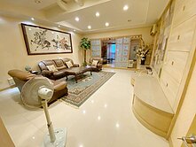 慈文路美裝大地坪透店☆何凌萱☆