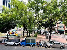 前鎮近R8捷運站三多商圈│面公園可停車活巷透天店住