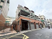 稀有民族一路正四樓半車庫透天