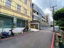 屋主委託專賣交流道旁廠辦，網拍團購工作室小型工廠 