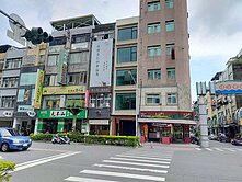 駁二特區 五福路上 屋況整新 電梯店面