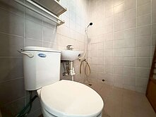 龍山國小旁臨路前院停車大透天