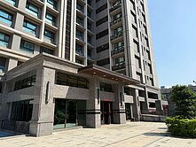 八擴 逸極天地 邊間三面採光3+1房車