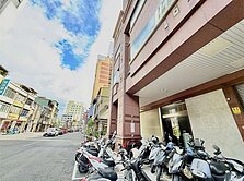 五福商圈#大面寬之旗艦角窗醒目金店霸