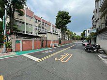 士林區劍潭國小旁住辦壹樓+地下層