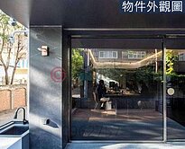 請問芳銘-店面/辦公/工作室-首選豪裝門前專屬車位