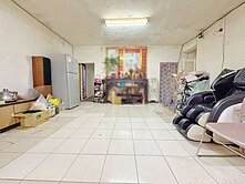 屋主鐵了心要賣~家樂福靜巷大空間一樓方便停2台車