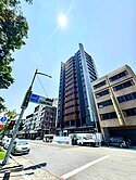 ★亞灣仰德駁二高樓層邊間美三房車位★