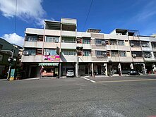 五甲商圈.南華路上大地坪透天店住