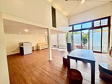 奇岩社區面寬店辦住家挑高4米2一樓