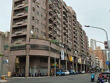 高雄左營區漢神商圈文康路優質店住