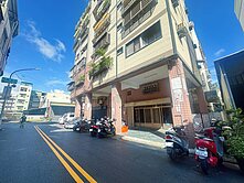 前鎮草衙SKM旁-6米大面寬邊間樓店