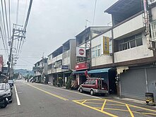 大里美群國小臨路金店