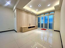 環球方正全新3樓台灣房屋010邀您來賞屋