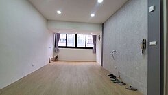 國泰邊間公寓三樓屋況好.