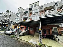 真愛山莊降價100萬｜尚順商圈旁管理透天｜門前停車