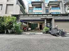 崇蘭商圈｜大地坪面寬優質雙車別墅