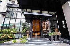 楠梓星巴克旁稀有釋出-居悅三房車位