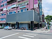 漫步愛河黃金三角窗店面