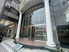 維斯康堤>軍功&東山商圈!黃金地段大四房雙平面車位