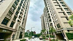小偉專任～南勢大潤發旁~溫馨兩房車