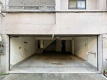 大里立新雙出入口大面寬1-3樓車庫透天