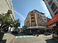 顧顧🔥逢甲夜市第一排｜店面+8套房穩收租🔥