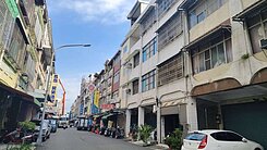 五甲蛋黃區家樂福旁正8米街上透天店住