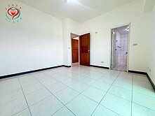 鶯桃路麥當勞旁華廈