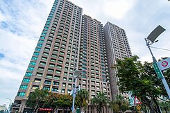 亞灣區三角窗金店面