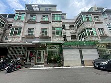 新民路旁車庫美別墅