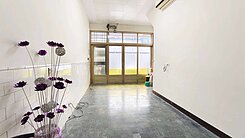鳳山火車站瑞興國小旁8米街上翻新店住透天三樓
