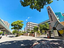 中清文心捷運｜肯德基｜三房休旅車位｜低總價低公設
