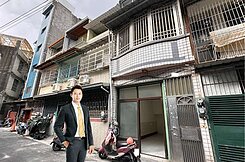 超便宜鳳山國中低總價可改車庫小透天-房仲小薛
