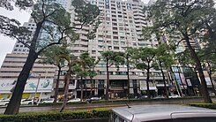 亞灣三多商圈樓店1.2.3樓+B1(租售皆可.)