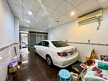五甲商圈騎樓停車店住