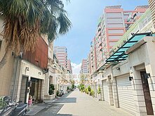 嘉義｜經國商圈｜嘉大旁車庫別墅 