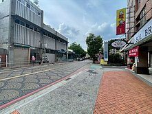 老街口錢潮滾滾來 藝品世家大店面