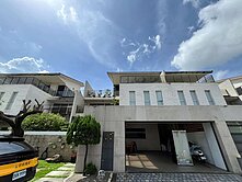 高雄小城大面寬精品裝潢大雙車豪邸