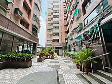 東區近南台南站黃金店住