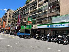 劍潭捷運店面