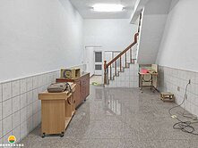 梓官國⼩南⾨仁愛路透天
