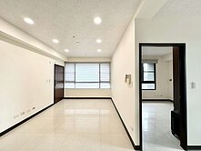 西屯輕屋齡兩房B1雙平車不用1500萬！屋主互動佳