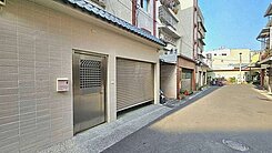 新楠家樂福┃5.6米大面寬┃公寓一樓翻新車庫美３房